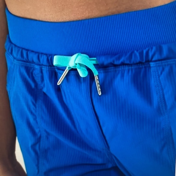 NWT Lululemon Athletica Turquoise Capris Slim-Fit Tailored Size 4 women’s - Picture 3 of 16